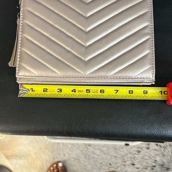 NEW Neiman Marcus Rose Gold Metallic Chevron Quilted Clutch with Tassel Detail - Picture 5 of 6